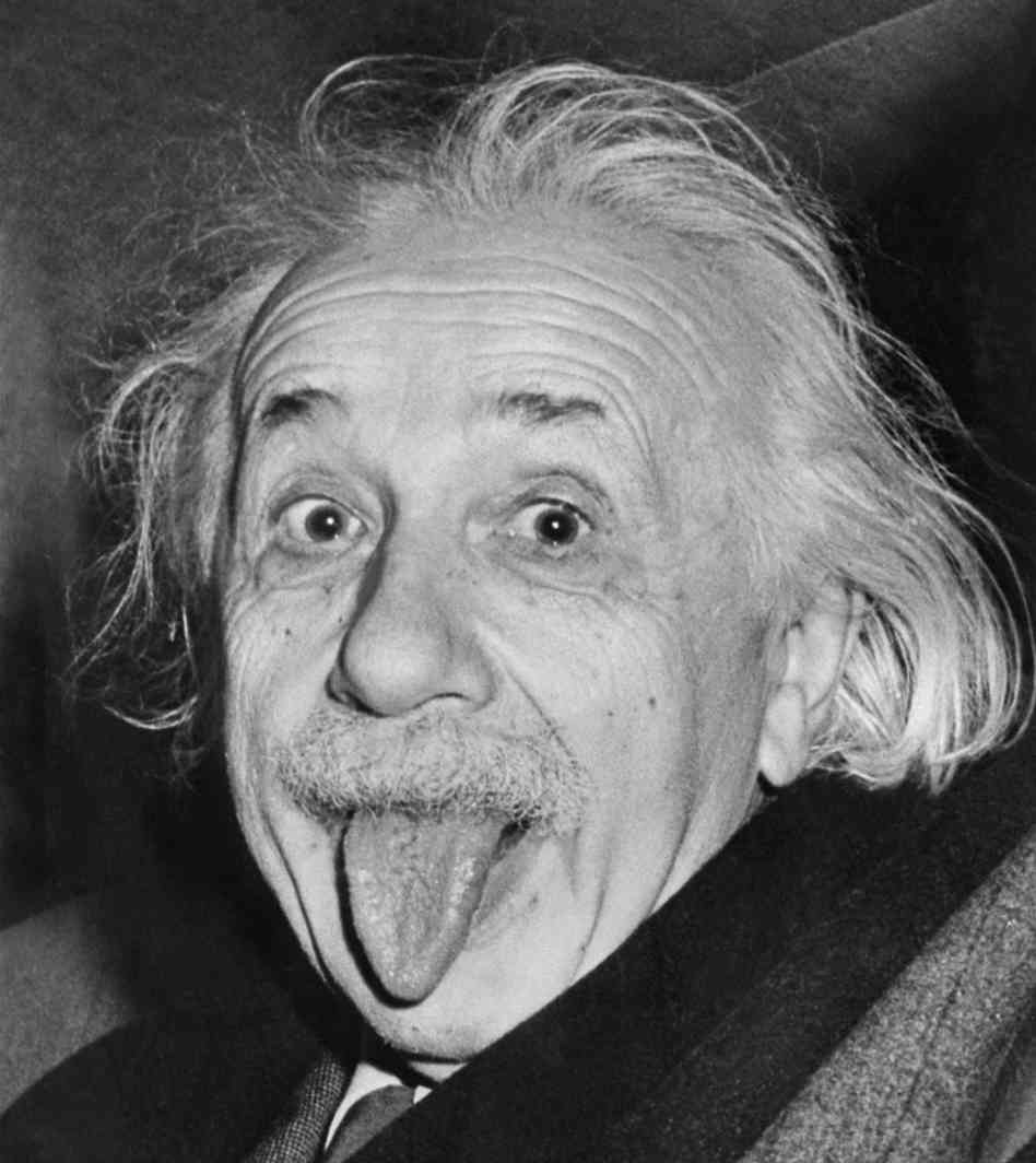 Albert Einstein steekt zijn tong uit