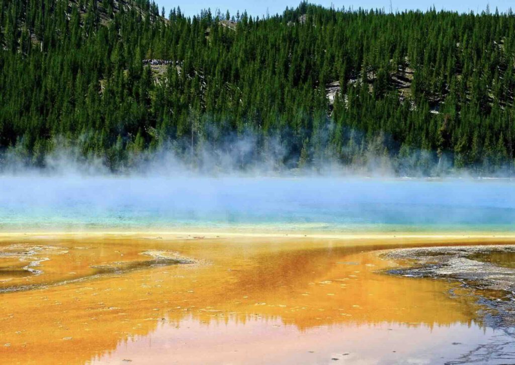Vulkanische hete poelen in Yellowstone National Park (VS) waar nog altijd veel Asgard-archaea leven